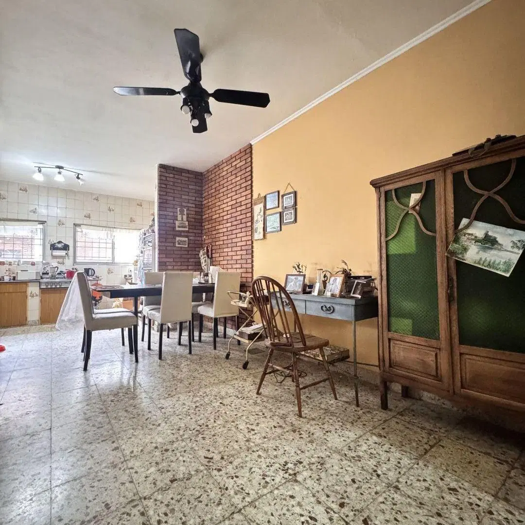 Casa de 3 amb con fondo, cochera y pileta + Depto de 3 amb en PA. Exc ubicación. 5