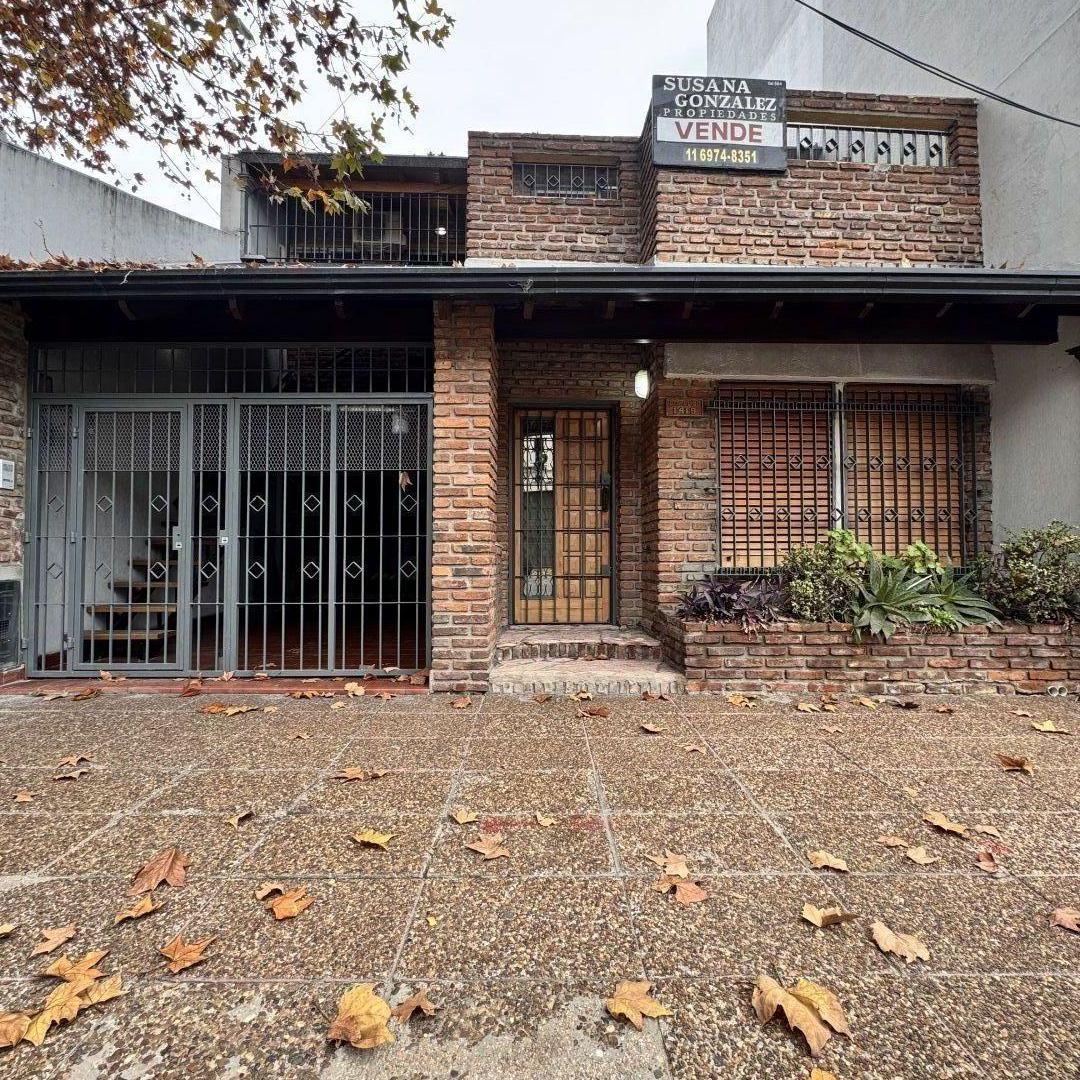 Casa de 3 amb con fondo, cochera y pileta + Depto de 3 amb en PA. Exc ubicación.