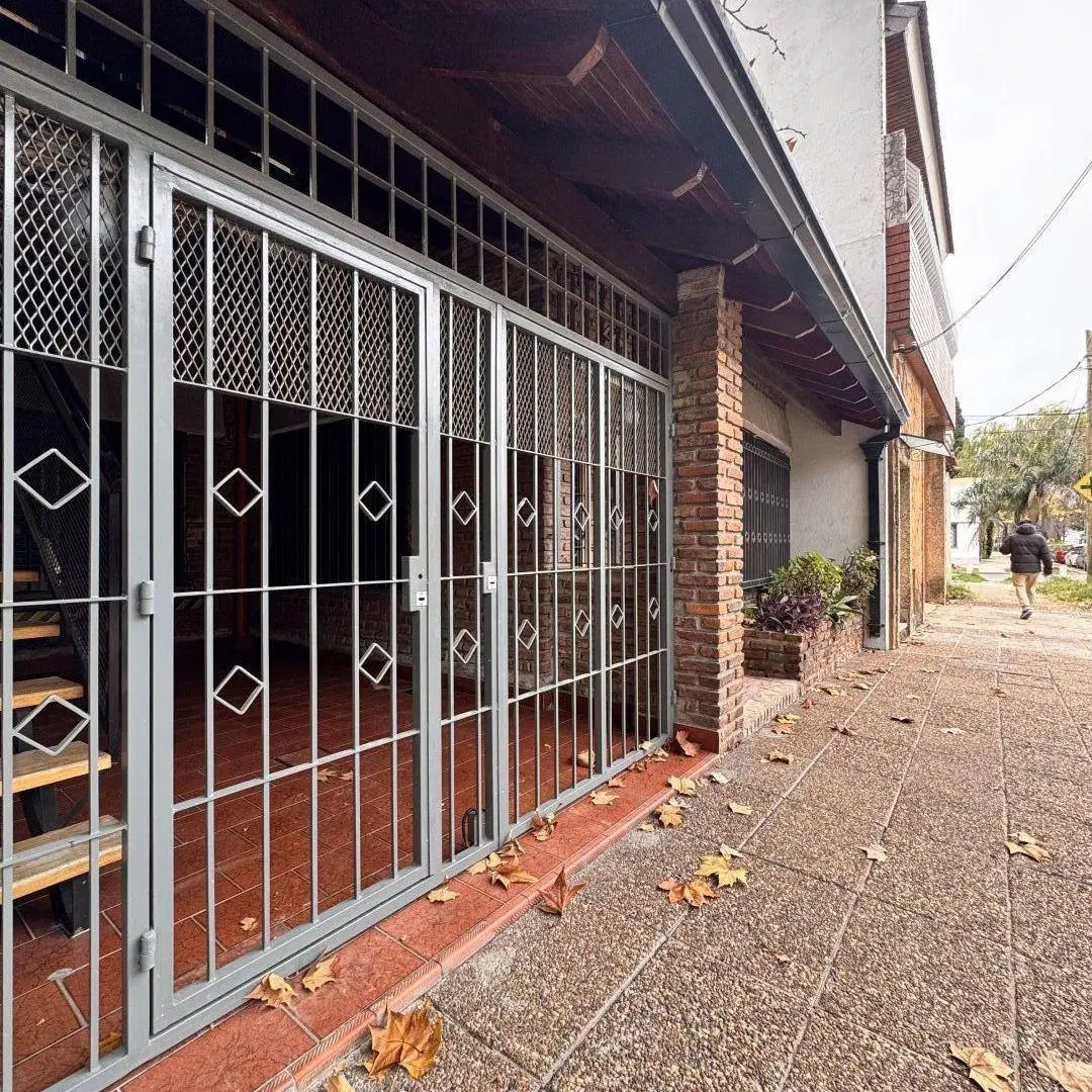Casa de 3 amb con fondo, cochera y pileta + Depto de 3 amb en PA. Exc ubicación. 3