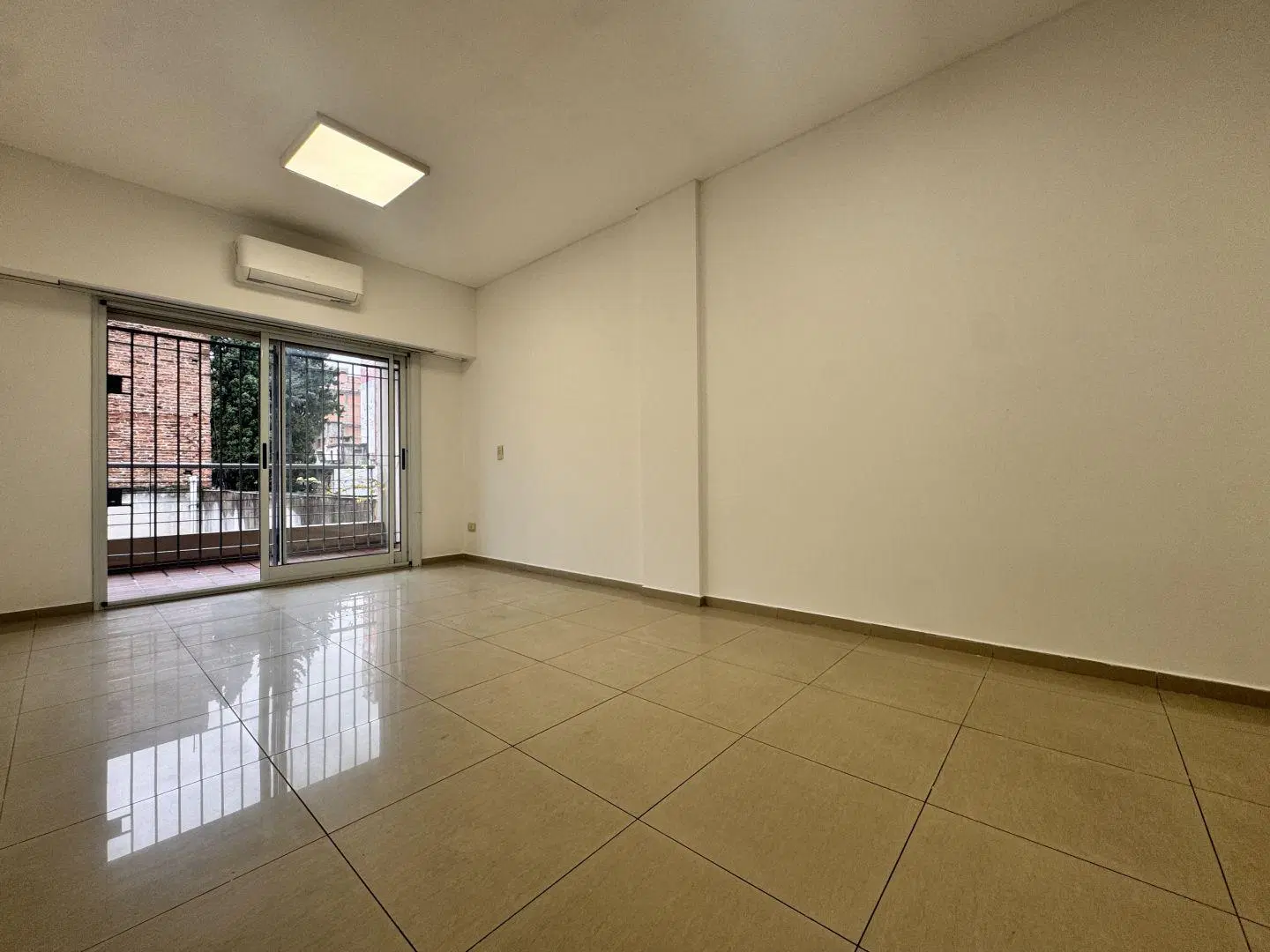 Hermoso depto monoambiente con balcon en pleno lanusita 1