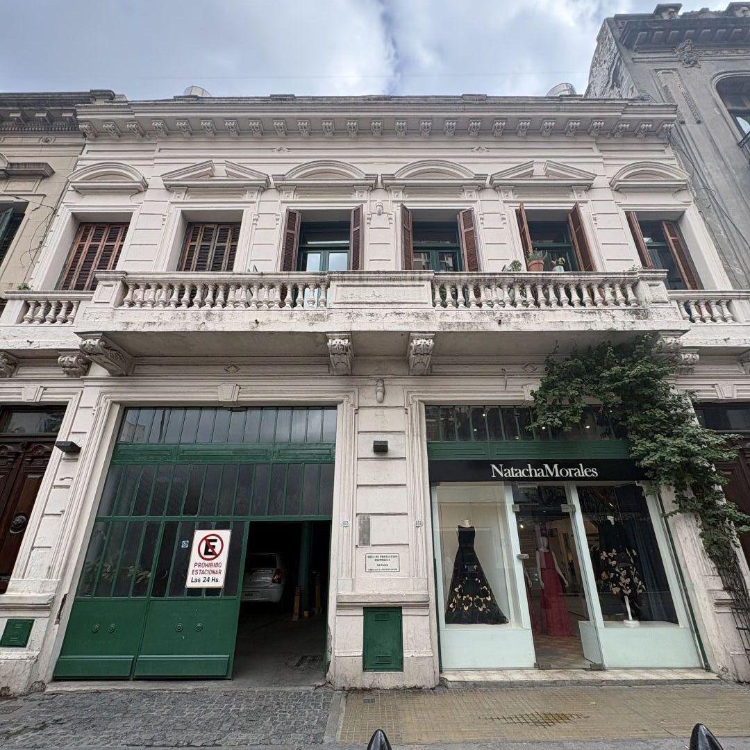 Depto tipo casa de 2 amb en pleno san telmo. Apto credito.