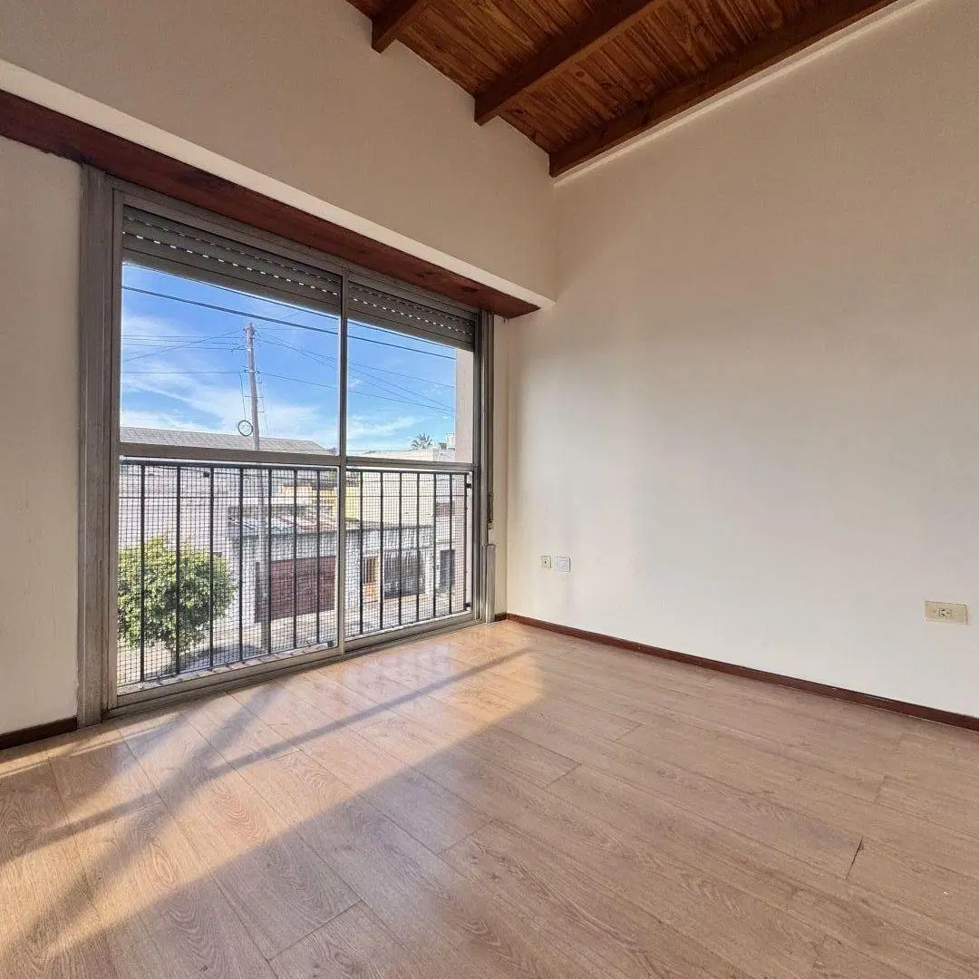 Depto tipo casa en P.A de 4 amb c/ patio y cochera. SIN EXPENSAS 5
