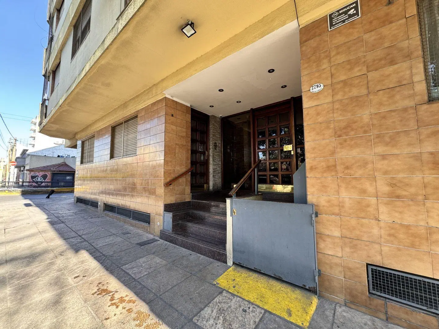 Depto de 3 amb c/ balcón en pleno lanus. Exc ubicación 5
