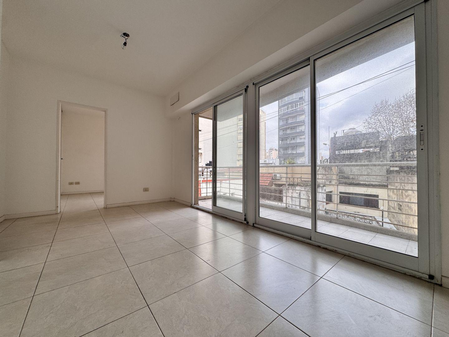 Foto de Semipiso de 2 amb con balcon en exc. ubicación, imagen 4