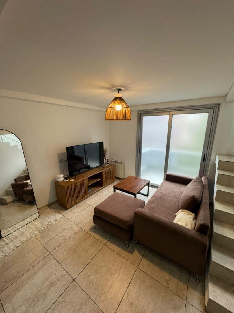 Foto de Duplex en torre de 3 amb c/ 2 balcón y cochera en pleno Lanusita. Apro, imagen 1
