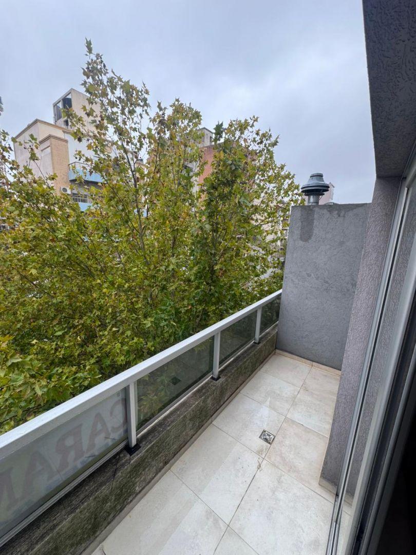 Foto de Duplex en torre de 3 amb c/ 2 balcón y cochera en pleno Lanusita. Apro, imagen 3