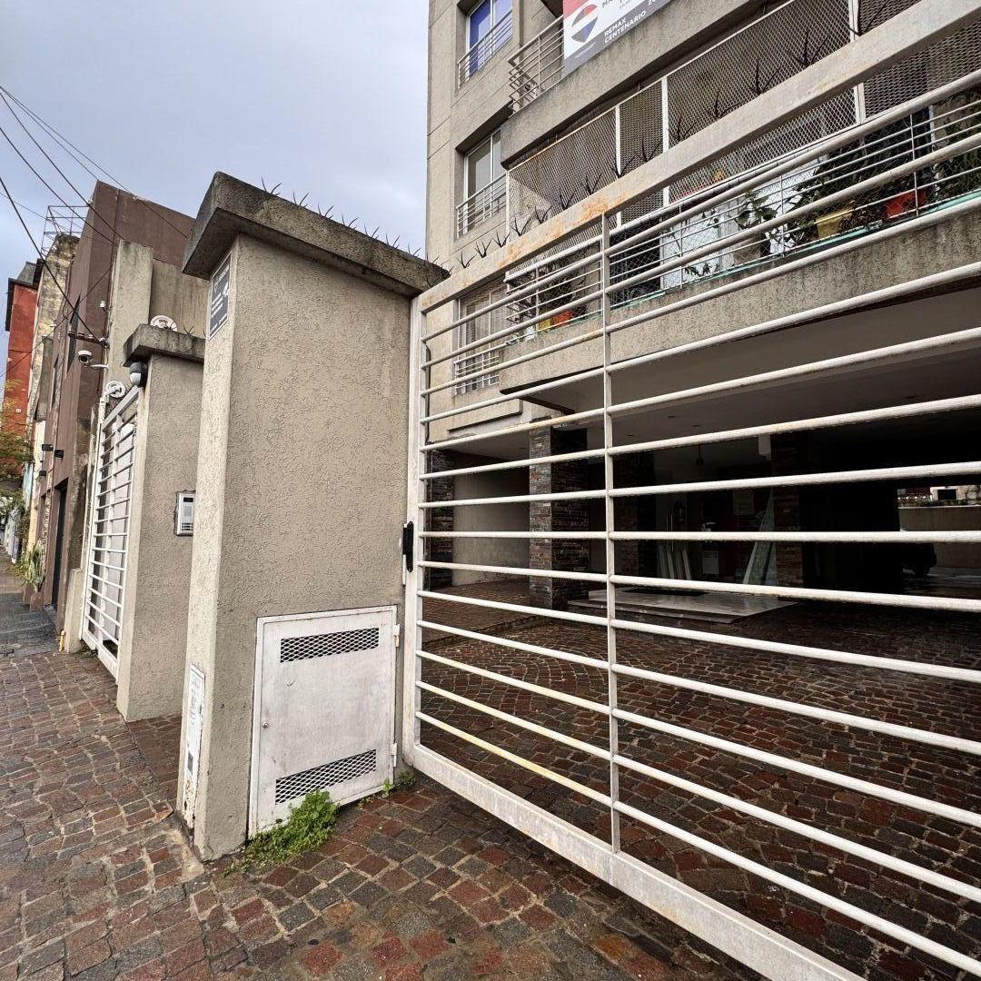 Foto de Semipiso de 2 amb con balcon en exc. ubicación, imagen 2