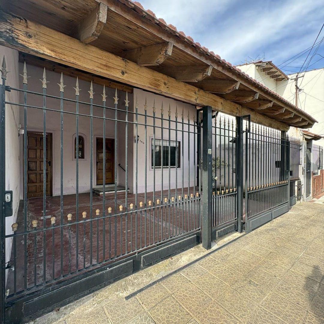 Foto de Casa lote propio de 3 amb amplio c/ cochera, quincho y fondo libre, imagen 5
