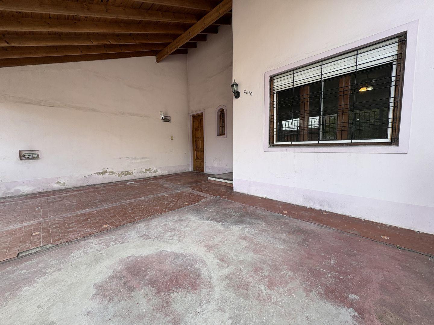 Foto de Casa lote propio de 3 amb amplio c/ cochera, quincho y fondo libre, imagen 3