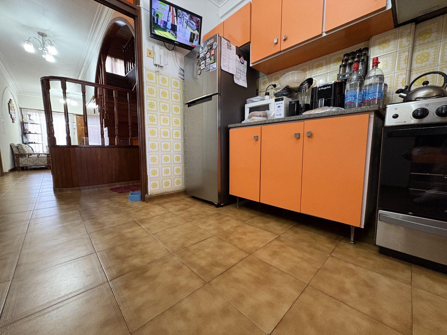 Foto de Chalet de 4 amb con cochera y patio en Remedios de Escalada, imagen 3