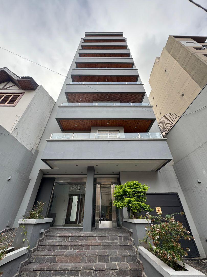Foto de Duplex de 3 amb con balcón, terraza propia y 2 cocheras en pleno Lanus E, imagen 2