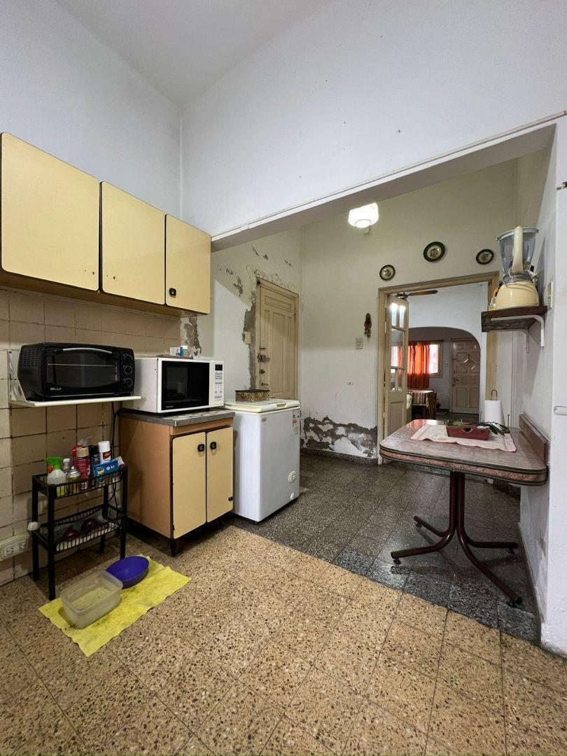 Foto de HERMOSA CASA SÓLIDA DE 3 1/2 AMB CON PATIO, PILETA Y QUINCHO, imagen 3