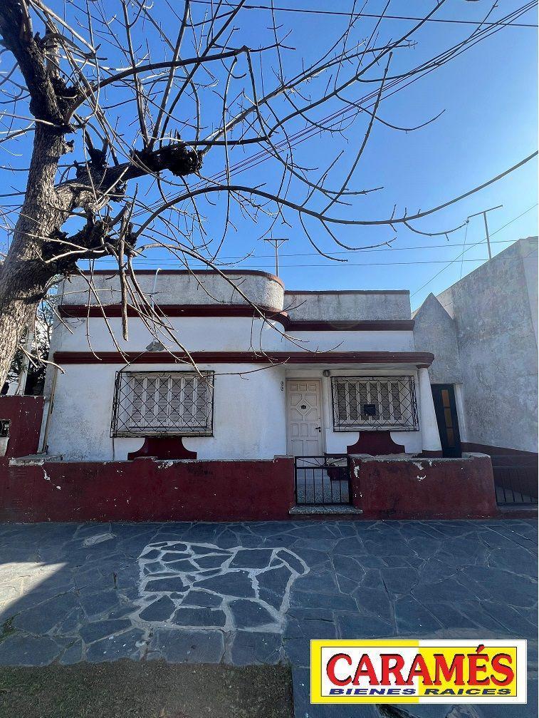 Foto de HERMOSA CASA SÓLIDA DE 3 1/2 AMB CON PATIO, PILETA Y QUINCHO, imagen 5