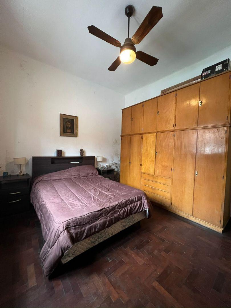 Foto de HERMOSA CASA SÓLIDA DE 3 1/2 AMB CON PATIO, PILETA Y QUINCHO, imagen 2