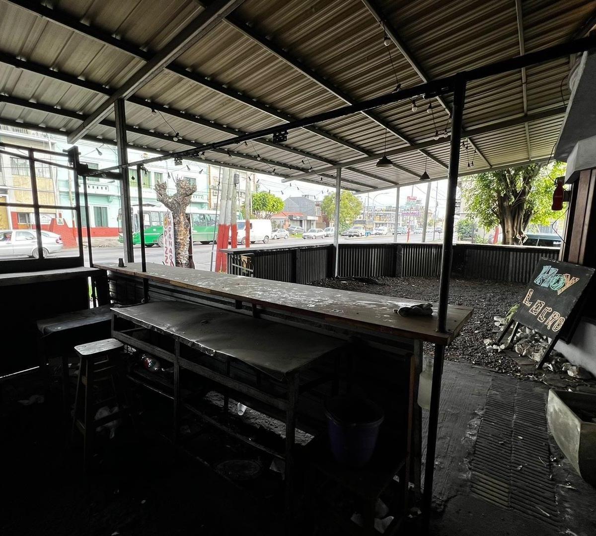 Foto de Dos locales comerciales a refaccionar de 190 mts aprox sobre avenida, imagen 4