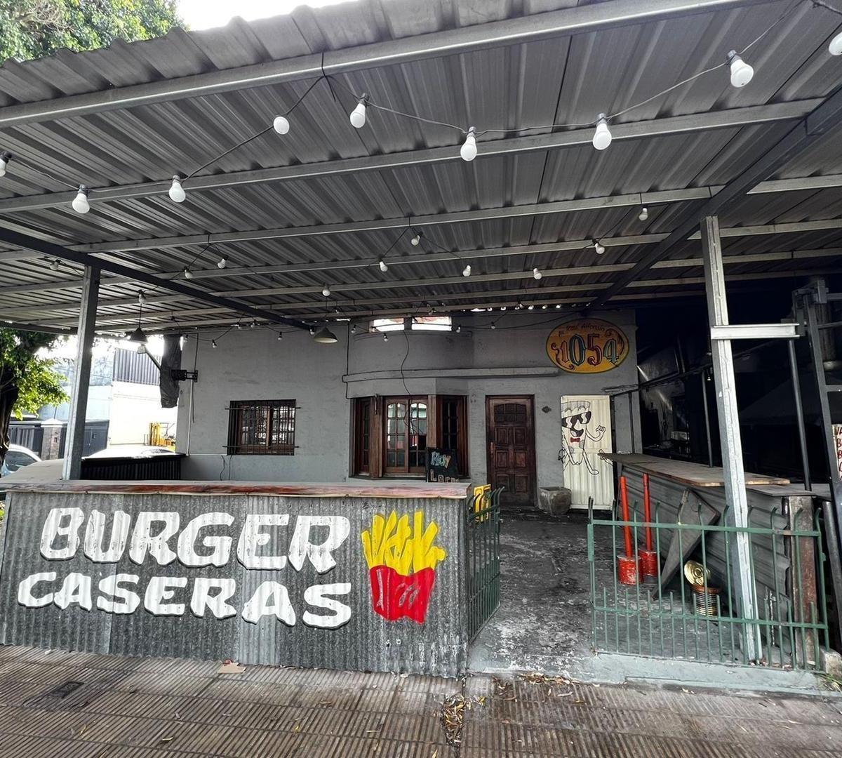 Foto de Dos locales comerciales a refaccionar de 190 mts aprox sobre avenida, imagen 1