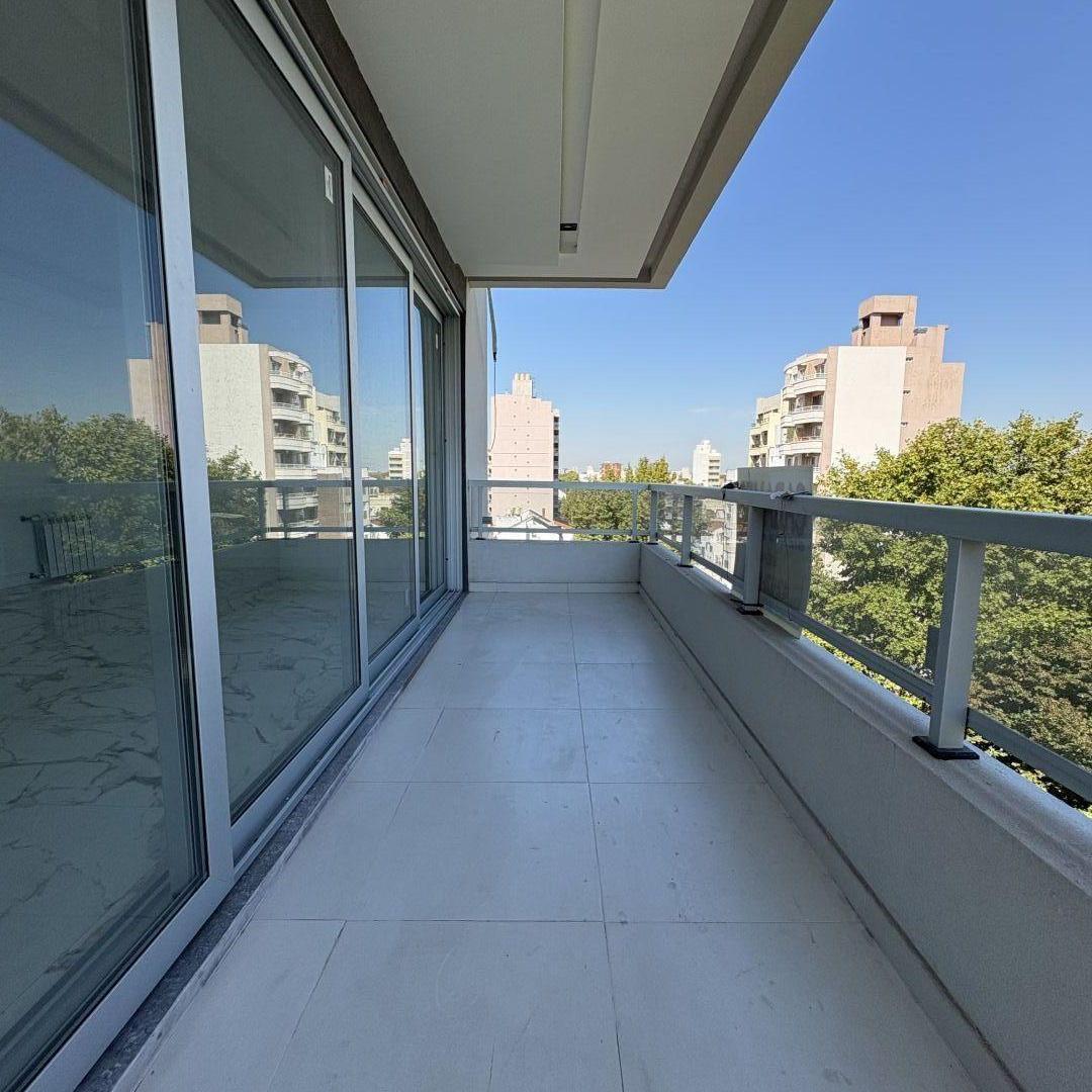 Foto de Piso de 4 amb con 2 baños, toilette y amplio balcon en pleno Lanus Oeste, imagen 2