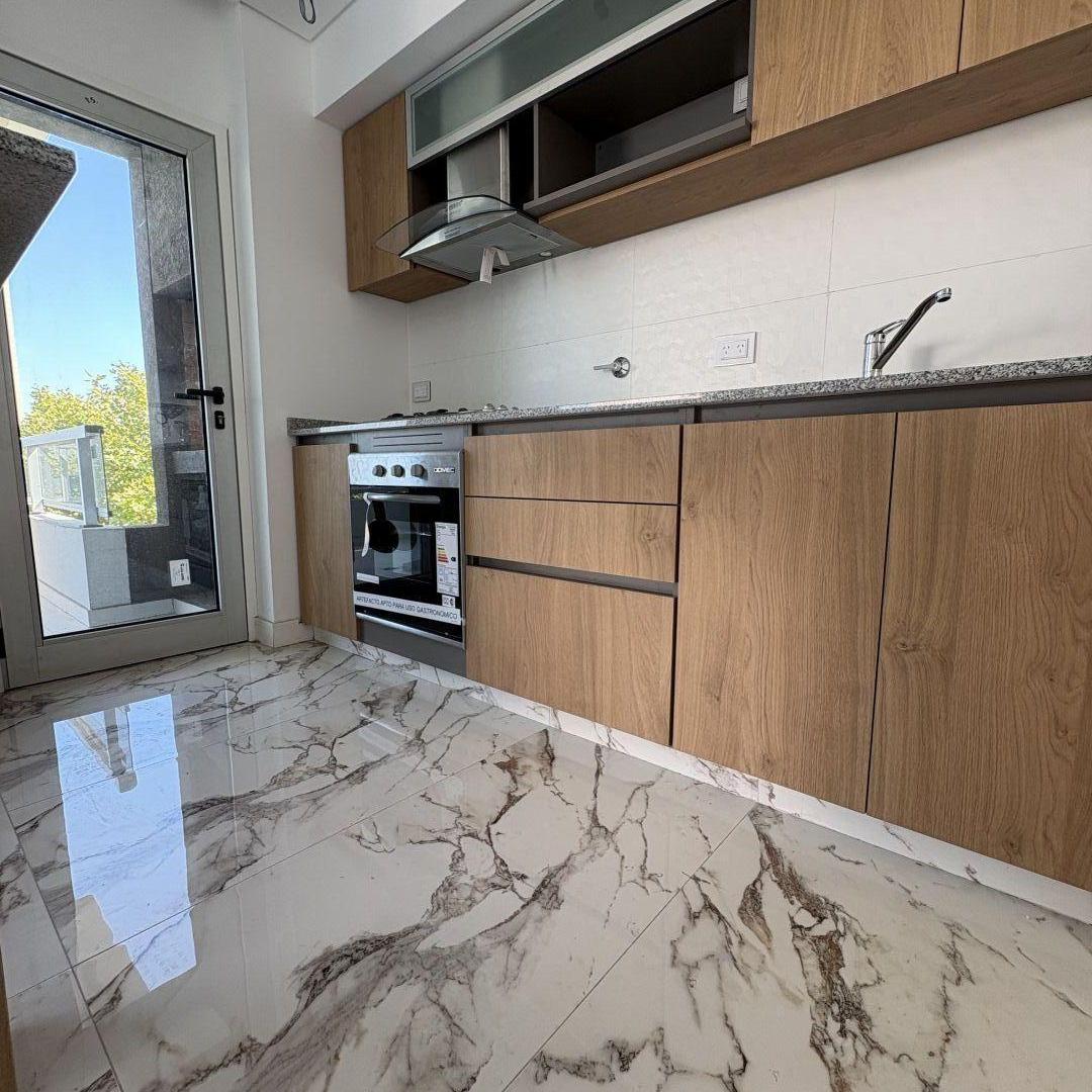 Foto de Piso de 4 amb con 2 baños, toilette y amplio balcon en pleno Lanus Oeste, imagen 3