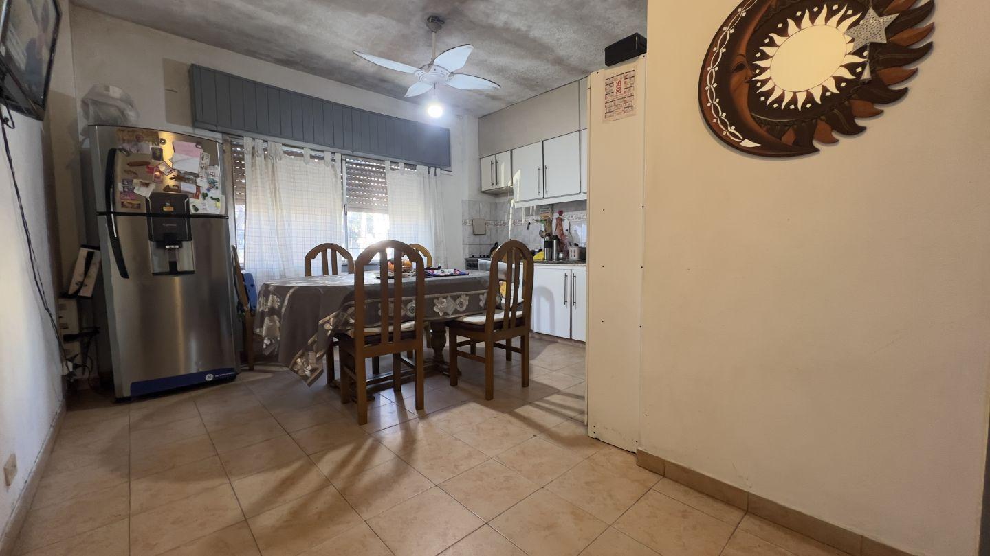 Foto de ¡Oport en Valentín Alsina! Casa s/ lote propio de 4 amb, imagen 2