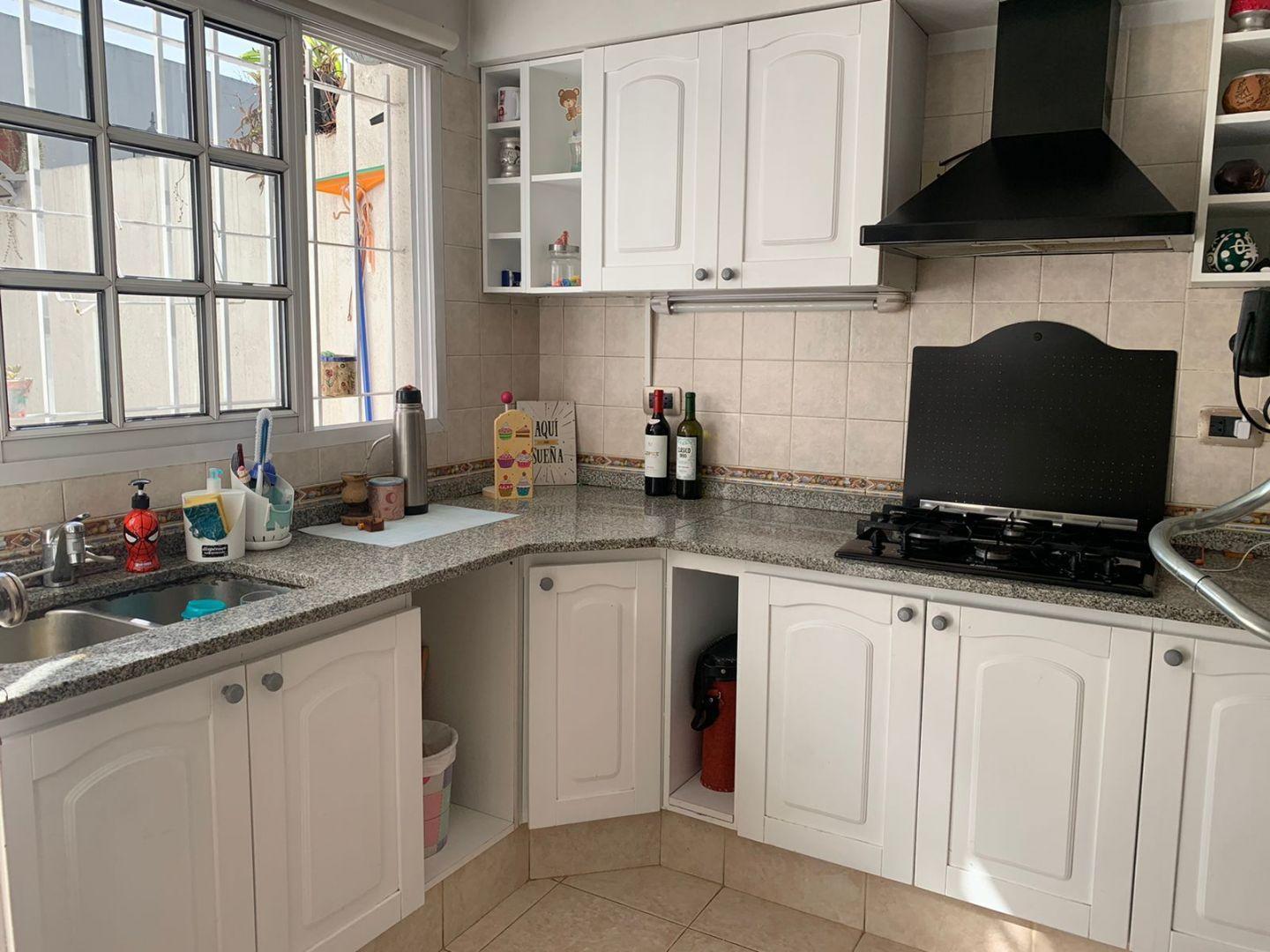 Foto de REBAJADA! HERMOSO TRIPLEX 4 Amb. c/COCHERA CUBIERTA, imagen 5