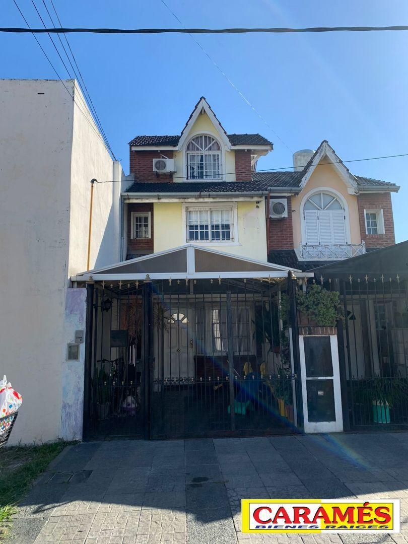 Foto de REBAJADA! HERMOSO TRIPLEX 4 Amb. c/COCHERA CUBIERTA, imagen 1