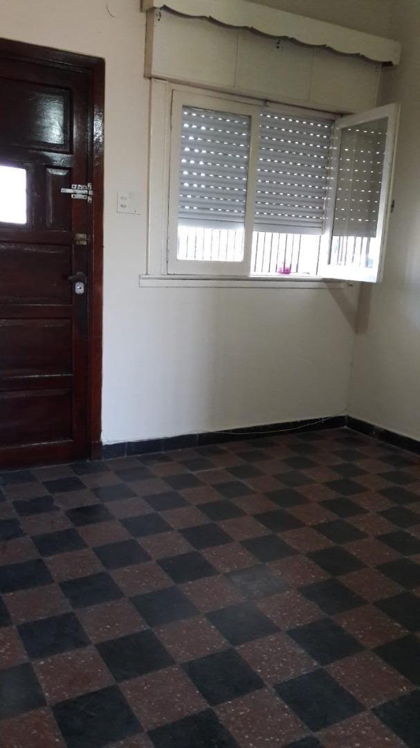 Foto de CASA EN LOTE PROPIO DE 3 AMBIENTES CON GRAN FONDO LIBRE, imagen 5