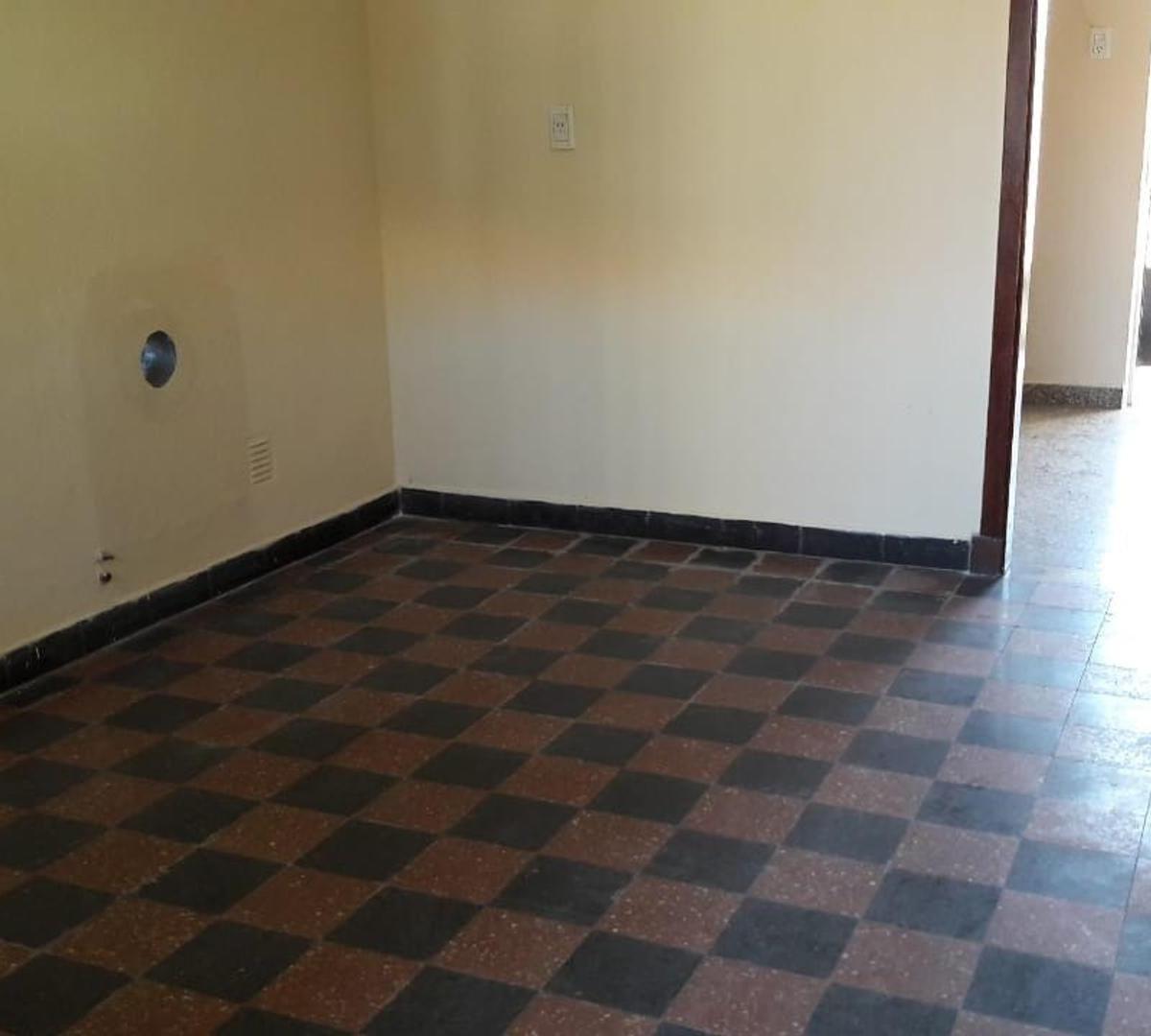 Foto de CASA EN LOTE PROPIO DE 3 AMBIENTES CON GRAN FONDO LIBRE, imagen 1