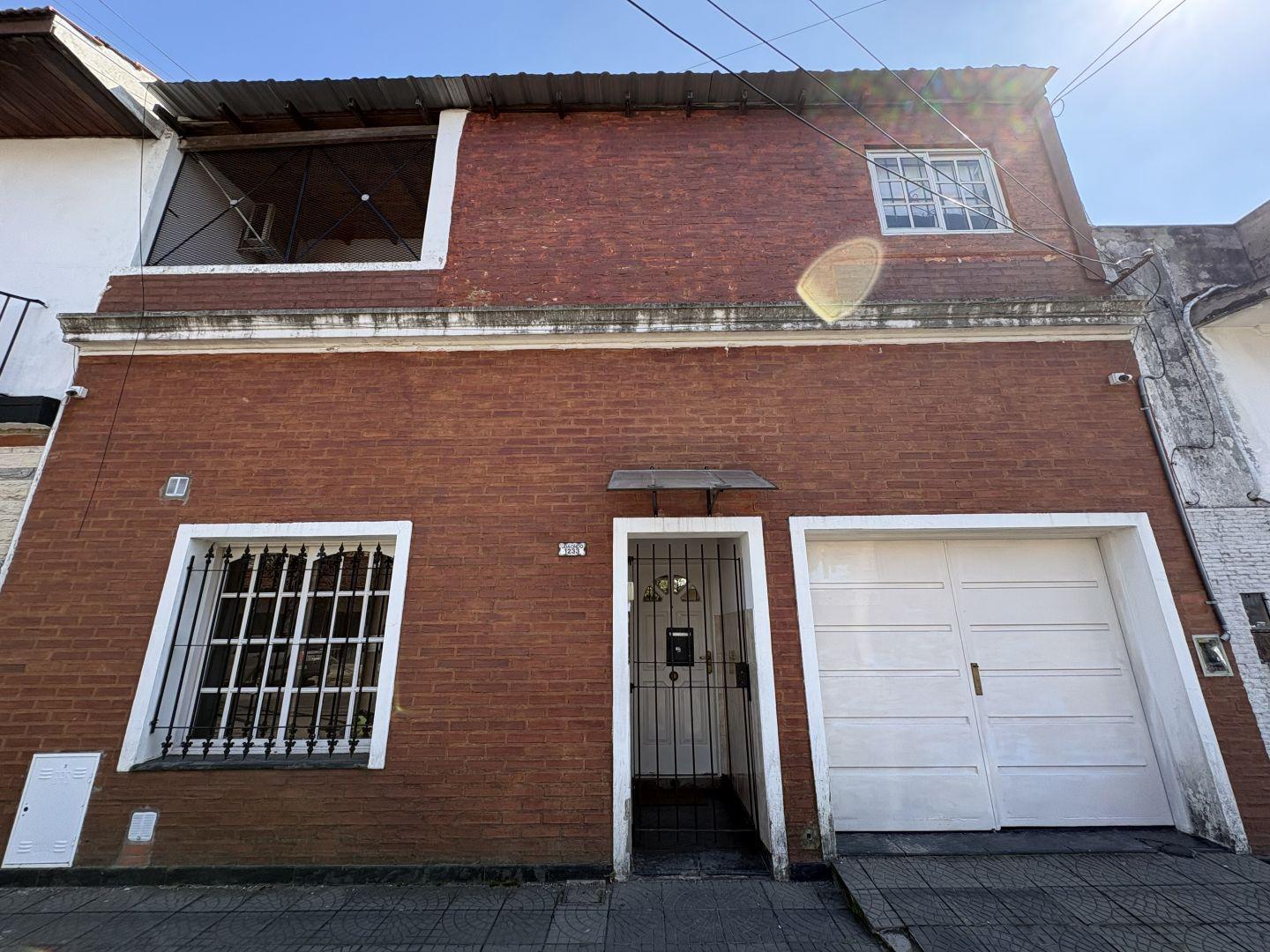 Foto de Casa de 4 amb c/ cochera, patio, quincho + depto de 3 amb c/ patio y, imagen 2