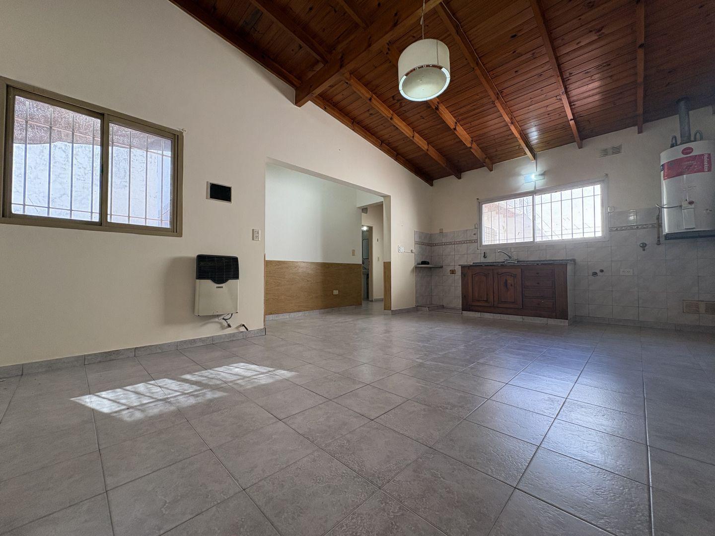Foto de PH tipo casa de 3 amb con patio y cochera. Exc ubicación. Sin expensas., imagen 1