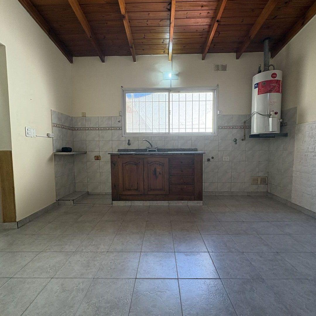 Foto de PH tipo casa de 3 amb con patio y cochera. Exc ubicación. Sin expensas., imagen 5
