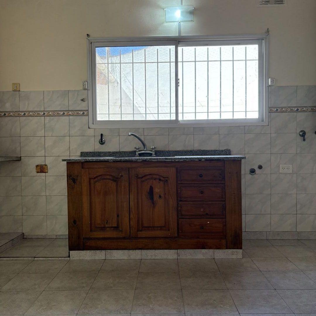 Foto de PH tipo casa de 3 amb con patio y cochera. Exc ubicación. Sin expensas., imagen 4