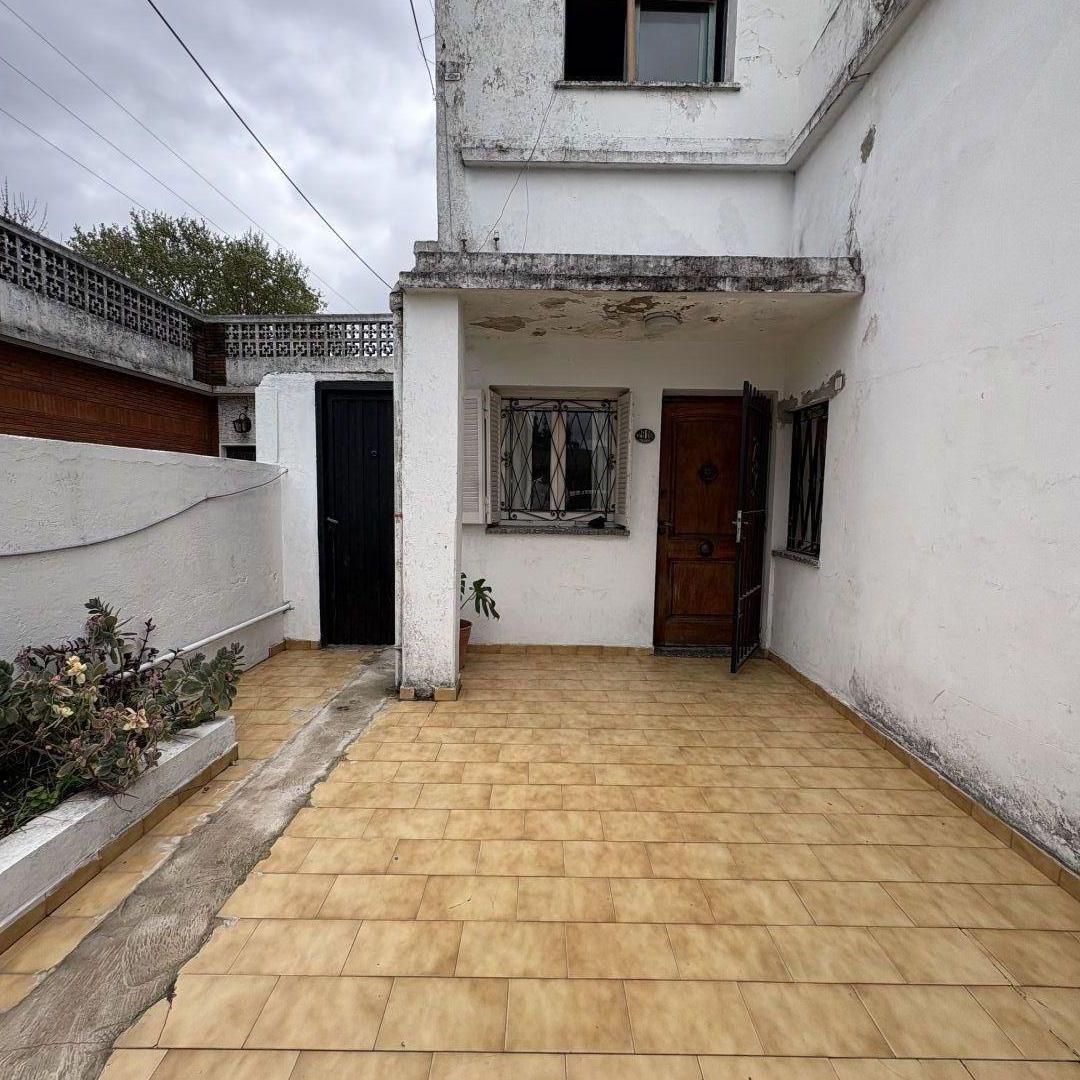 Foto de Casa lote propio c/ 2 unidades de 3 amb, 2 cocheras, patio y quincho, imagen 2