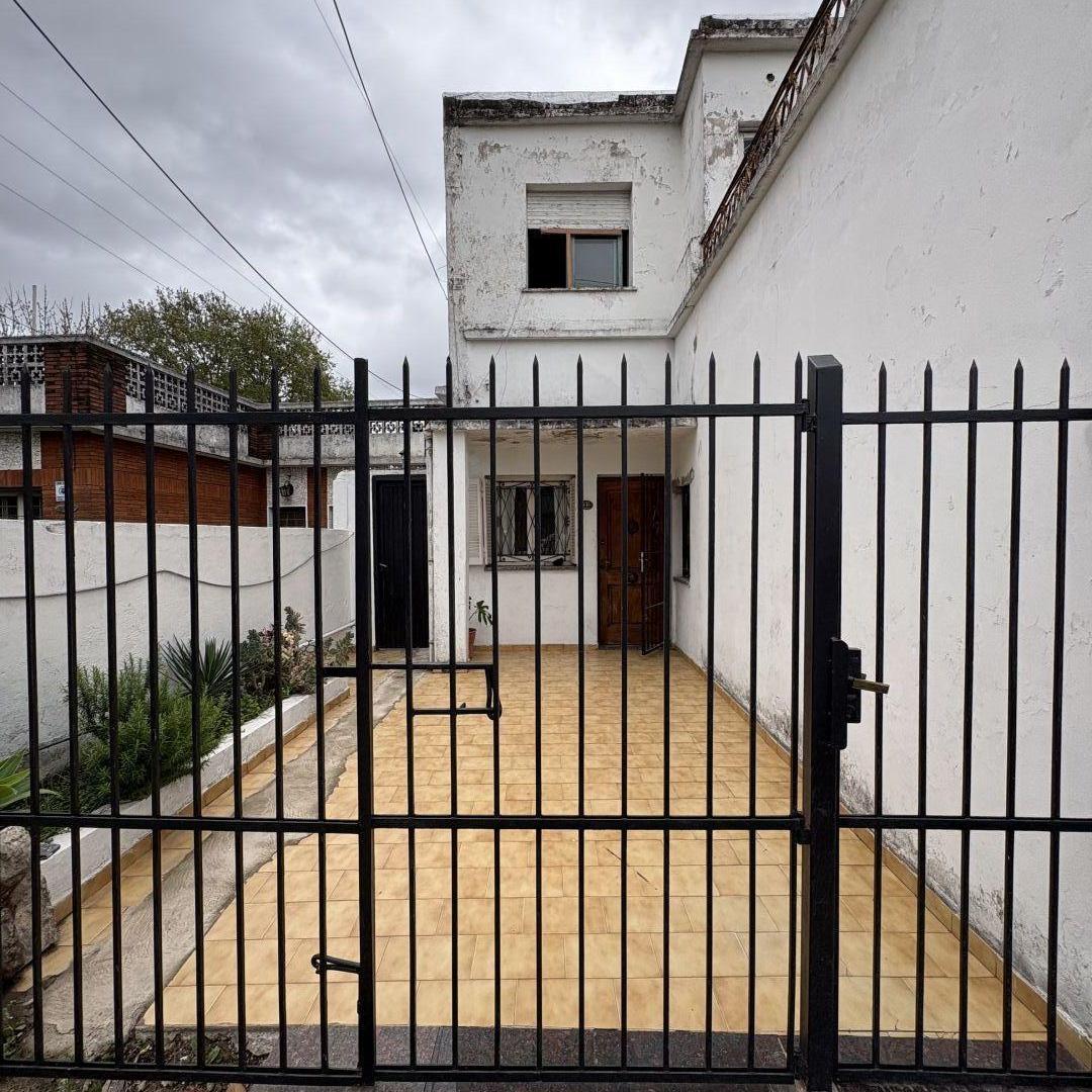 Foto de Casa lote propio c/ 2 unidades de 3 amb, 2 cocheras, patio y quincho, imagen 1