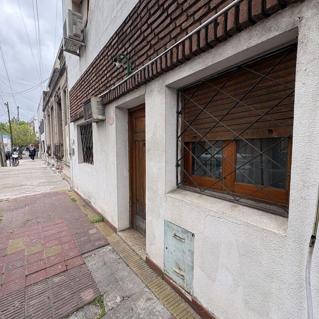 Foto de PH al frente de 3 amb c/ patio en exc. ubicación. Sin expensas. Apto, imagen 3