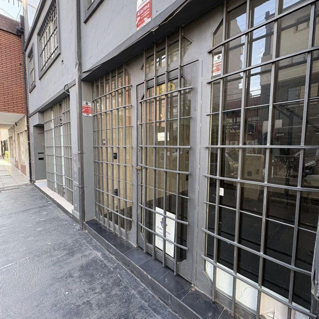 Foto de Local a la calle de 32 mts en 2 plantas en pleno centro comercial de, imagen 4