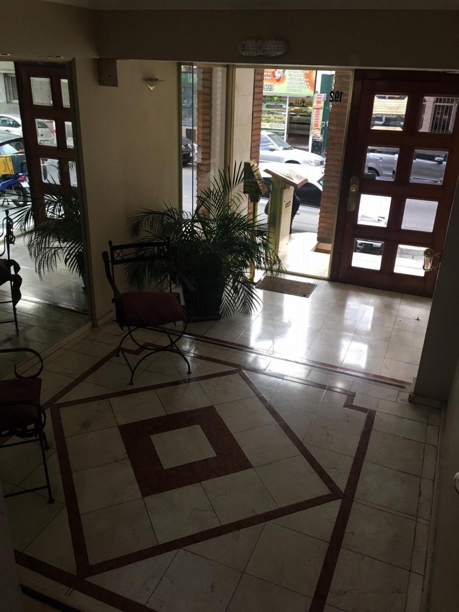 Divino 4 Ambientes C/cochera Al Frente en Edificio de Categoria. Imperdible 2