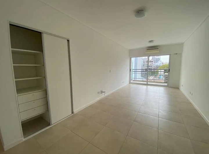DIVINO MONOAMBIENTE DE CATEGORÍA CON BALCÓN AL FRENTE. IGUAL QUE A ESTRENAR 3