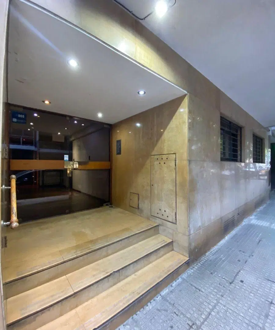 IMPERDIBLE OPORTUNIDAD EN LA MEJOR ZONA DE CABALLITO. 3 AMB DE 55 M2 SENILLOSA Y GUAYAQUIL 2