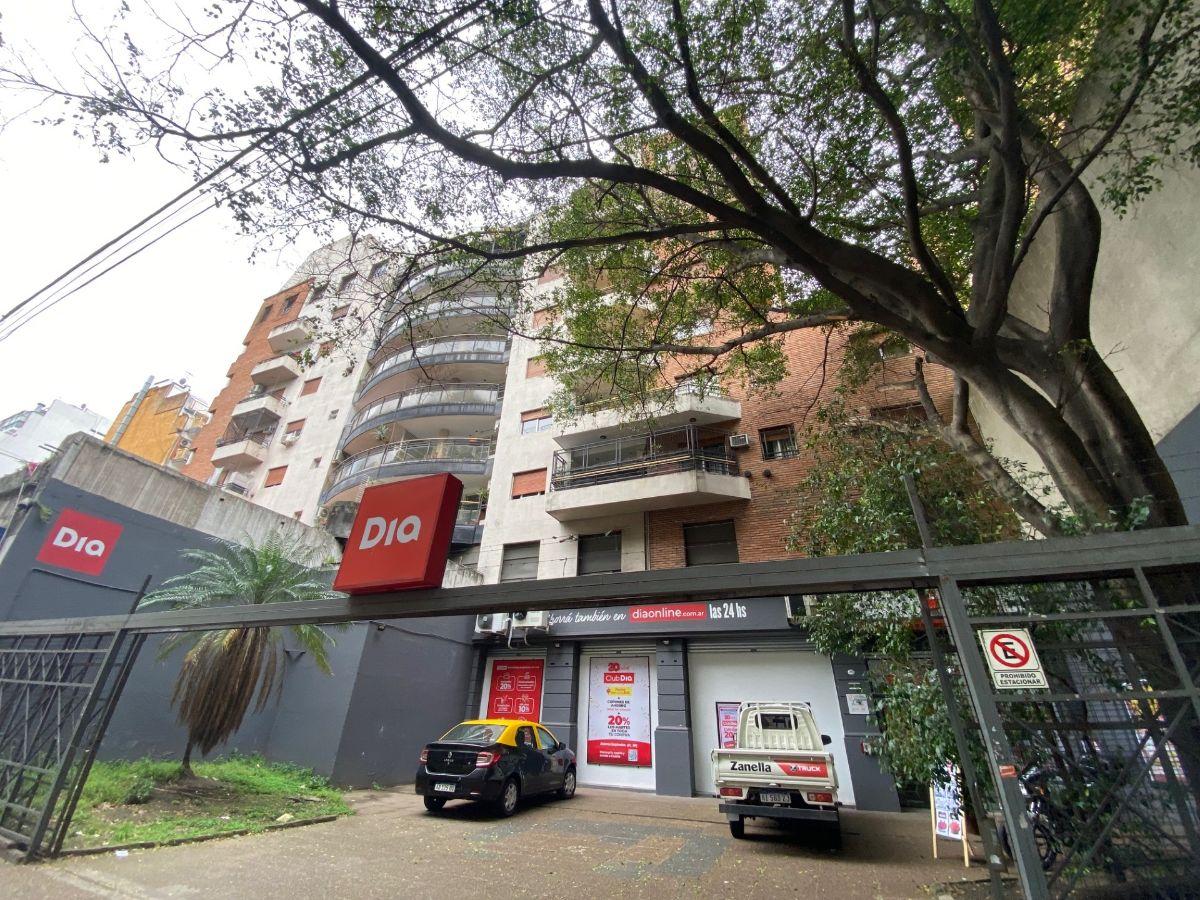 Foto de EXCELENTE LOCAL DE 250 METROS SOBRE JUAN B ALBERDI Y CAMACUA, imagen 1