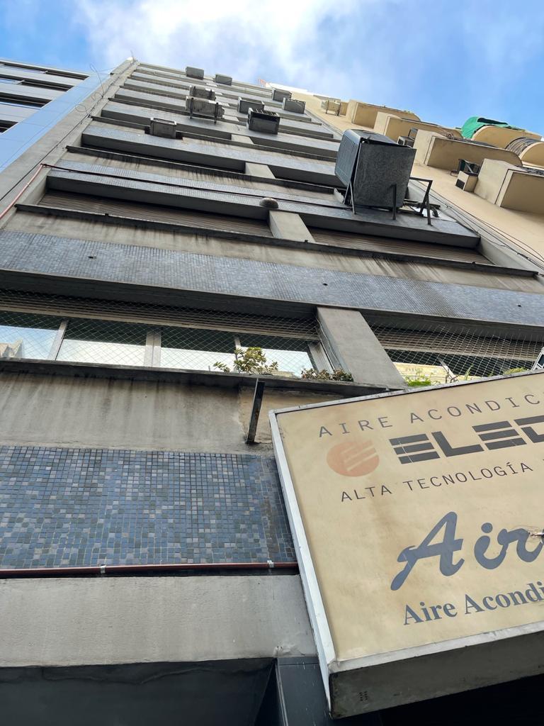 Oficina comercial de 66 m² en venta en Tribunales