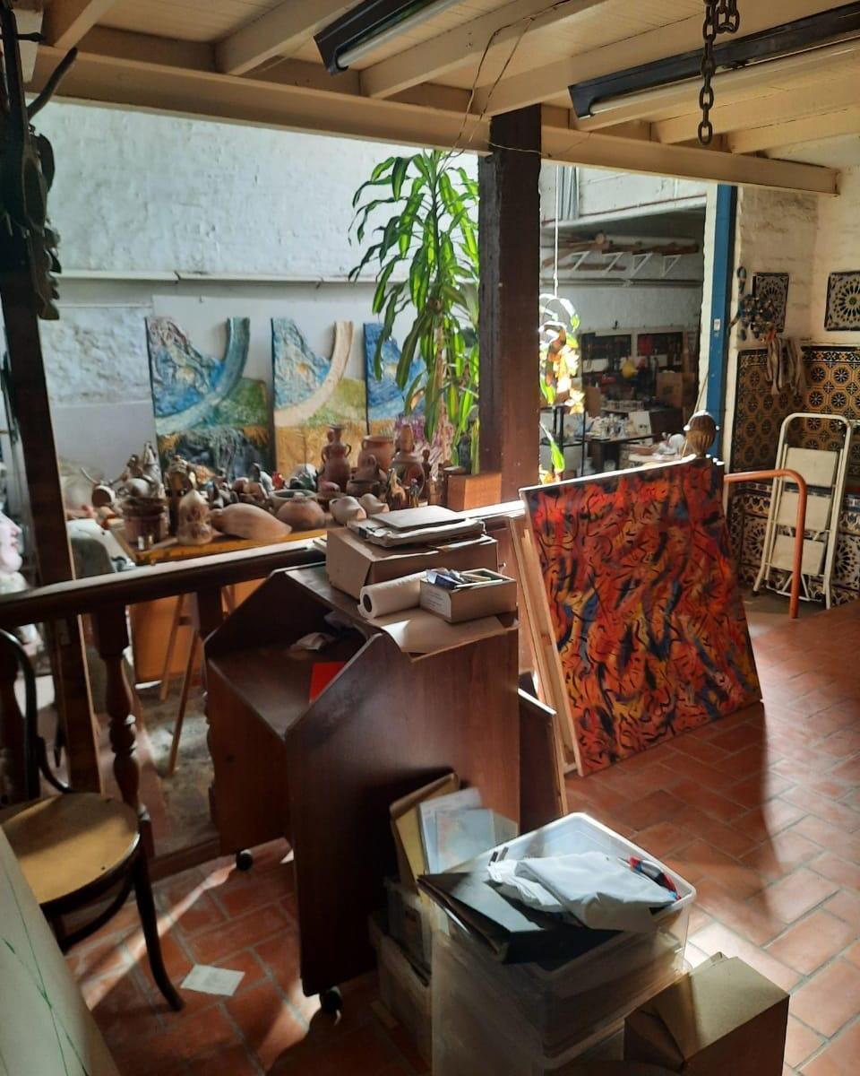 Foto de Casa antigua 2 plantas, parada de carros lecheros y ahora atelier., imagen 2