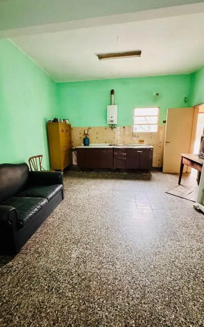 Casa multifamiliar con local 2