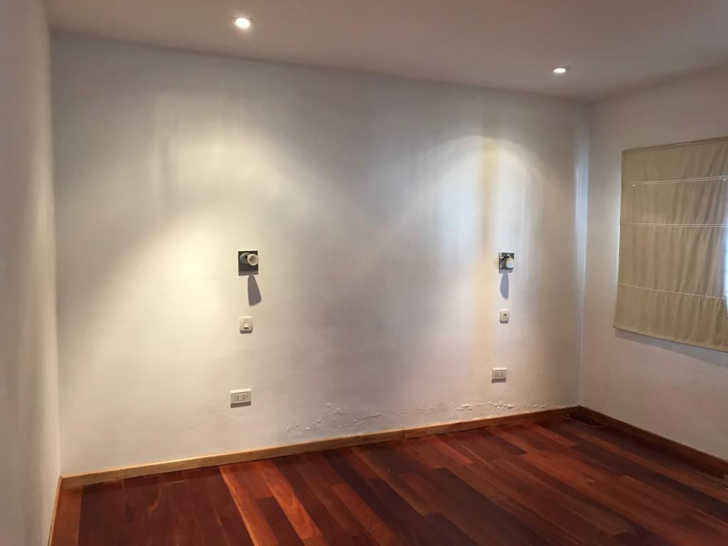 Foto de Venta Casa 5 Dormitorios (detrás paseo de las Rosas y paralela a Rafael, imagen 5