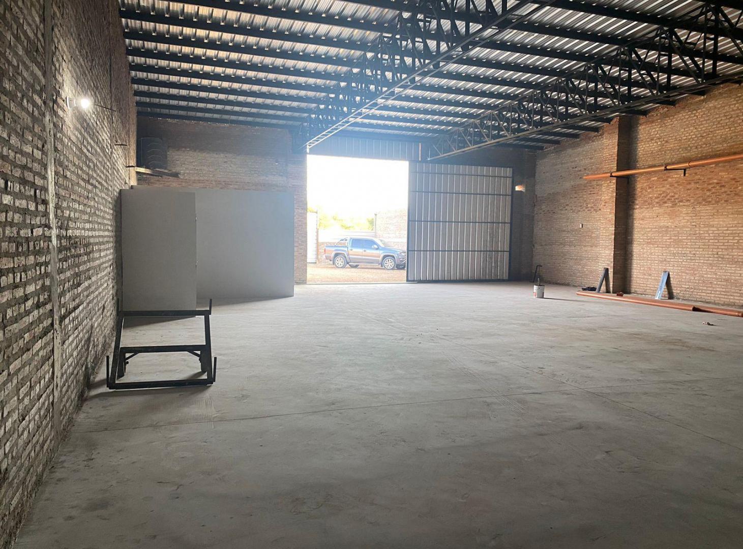 Venta Nave industrial a Estrenar de 600 m2 sobre Los Boulevares.