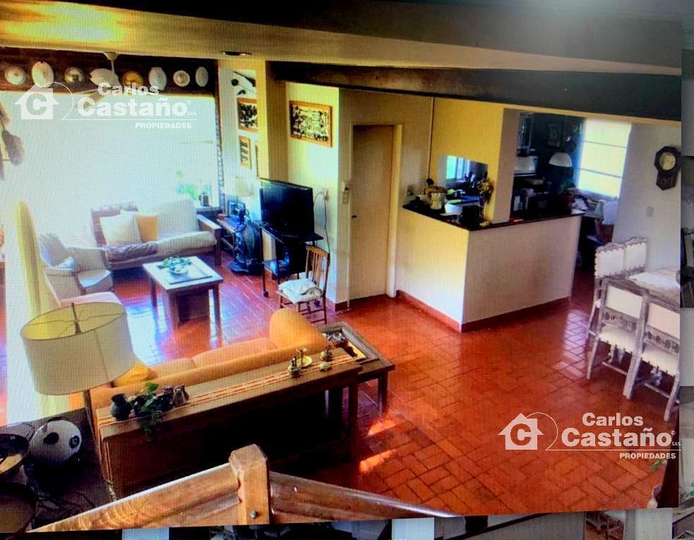 Foto de Excelente propiedad en 2 terrenos, con amplio jardín y pileta., imagen 3