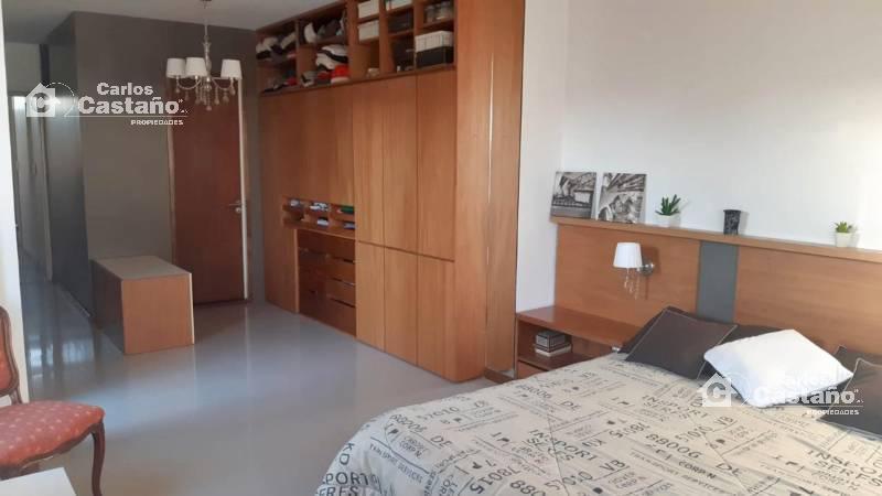 Moderna Casa 6 Amb. en Lote Propio con Piscina y Garage 4