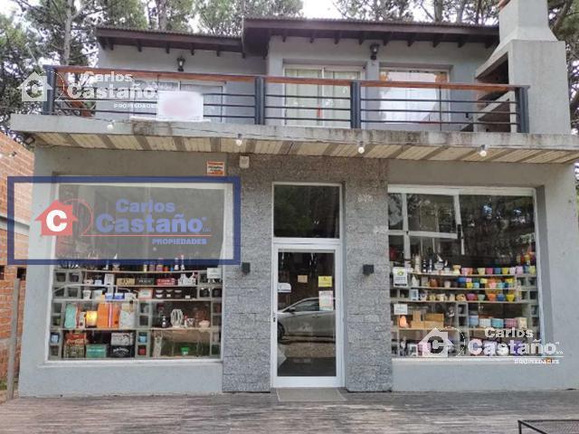 Venta en Block de Local Comercial con Dos Departamentos de 2 Ambientes 2