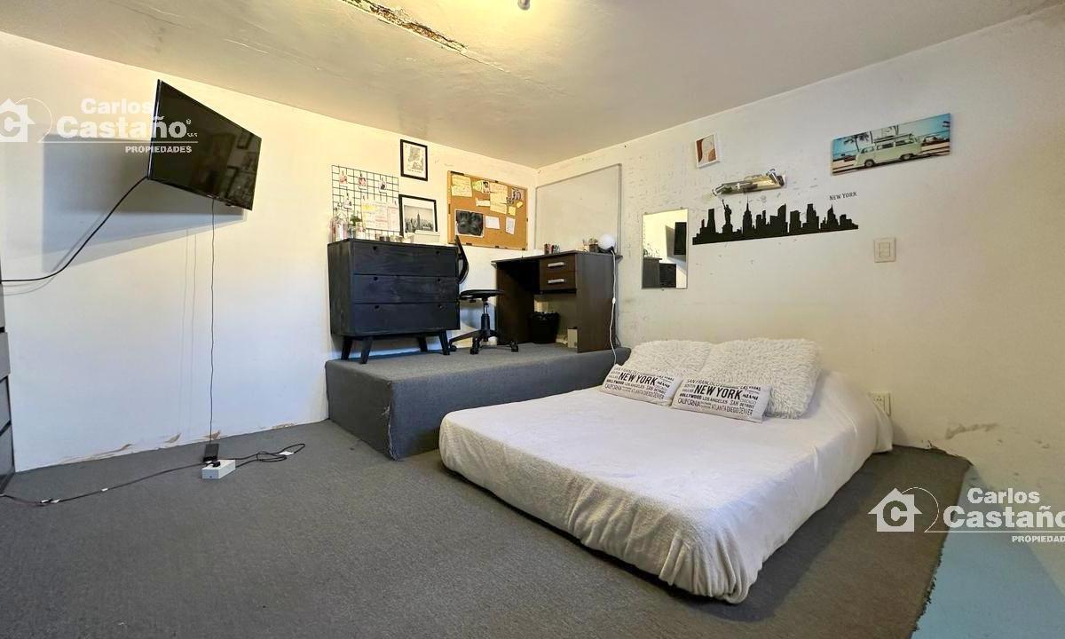 Casa en 2 Plantas, Ideal 2 Familias, 6 Amb. con 3 Garajes y Quincho 3