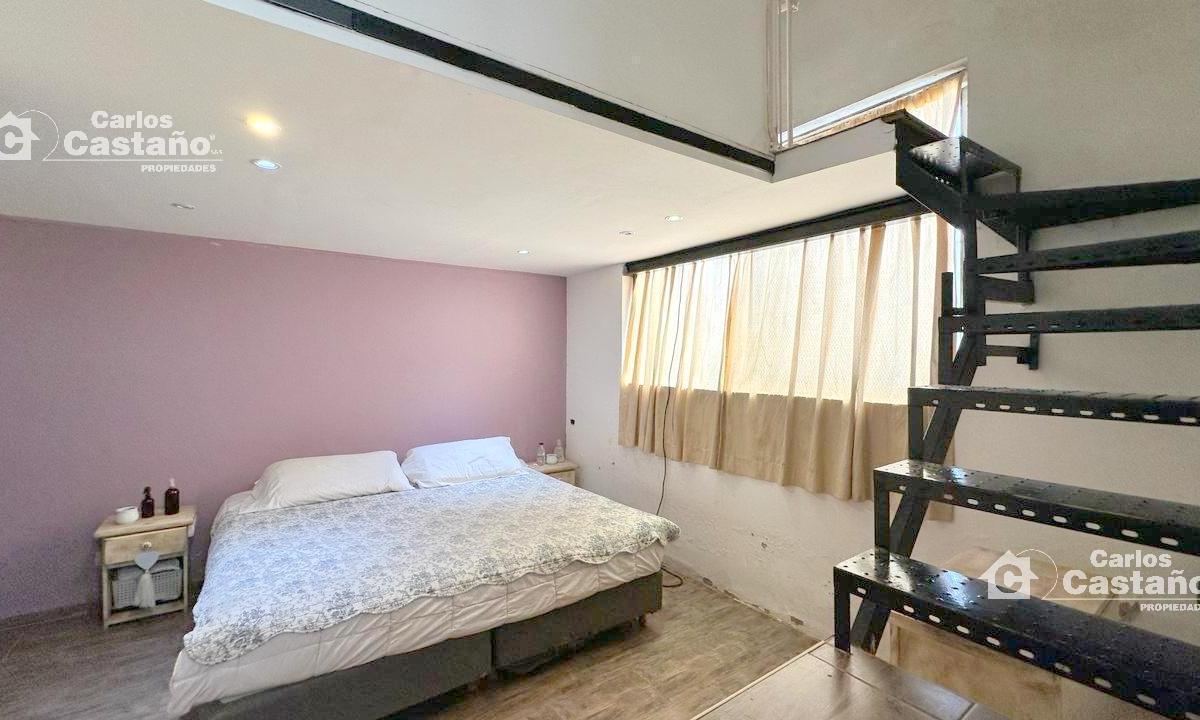 Casa en 2 Plantas, Ideal 2 Familias, 6 Amb. con 3 Garajes y Quincho 4