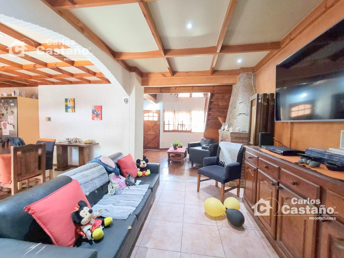 Exc. Chalet 5 Amb. con Terraza y Jardín 2